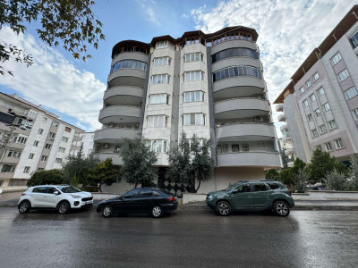 GÜVENEVLERDE MUHTEŞEM KONUMDA 4+1 DAİRE